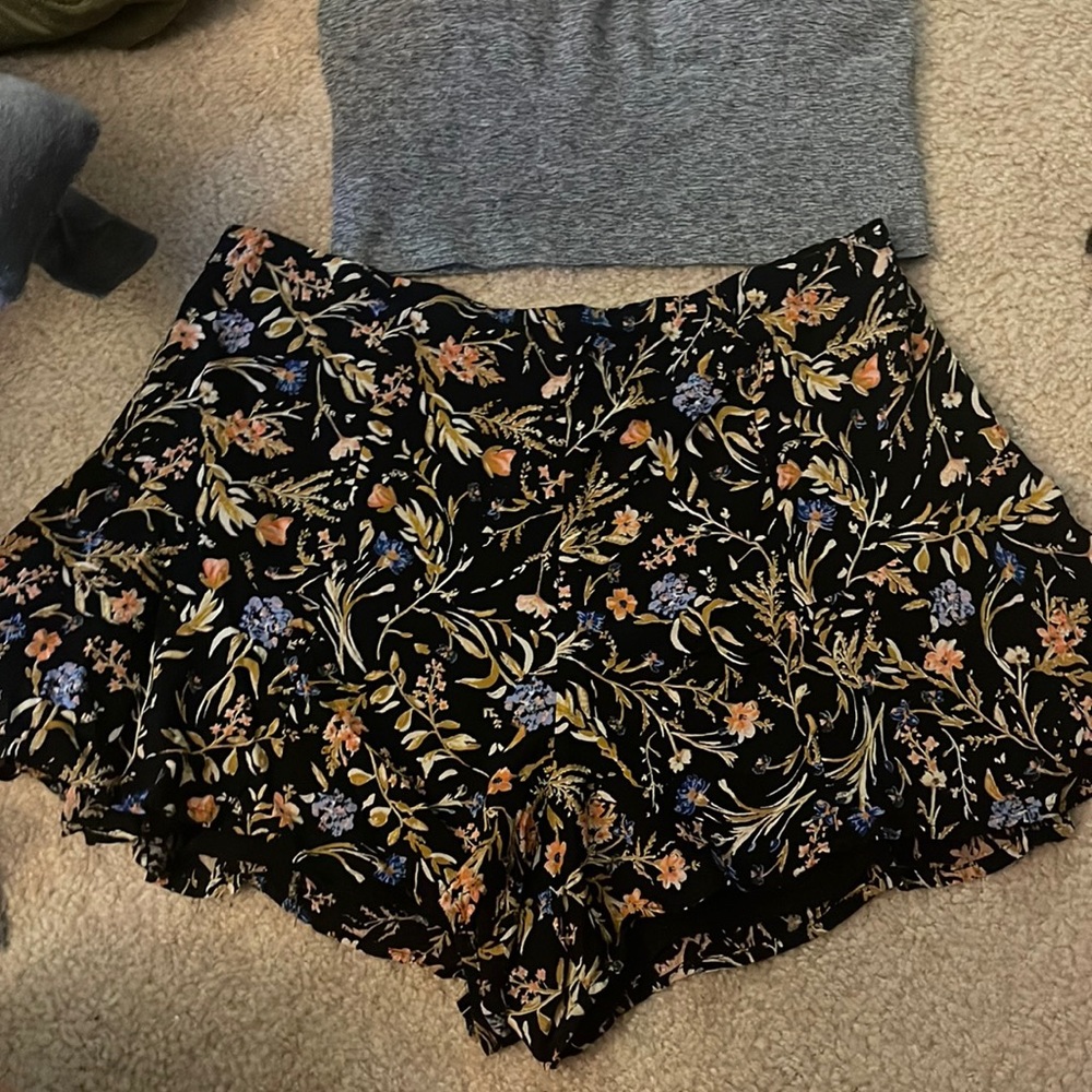 Cute floral flutter shorts from urban outfitters size 8 kimchi blue brand